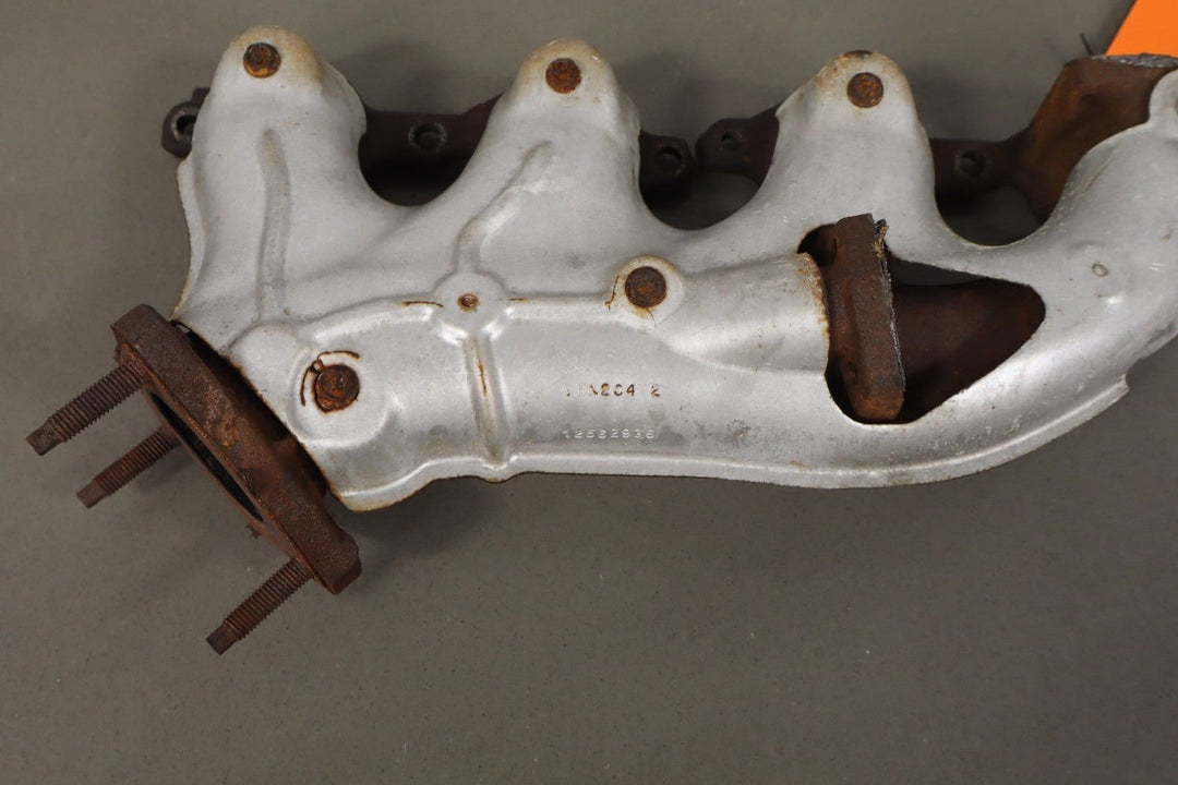 2000 - 2002 Chevrolet Camaro Exhaust Manifold 12559507 OEM *Broken Bolt*