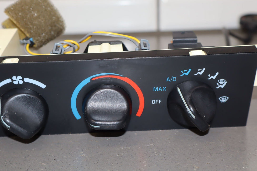 2000 - 2002 Chevy Camaro Manual Temperature Climate Control W/Rear Defrost