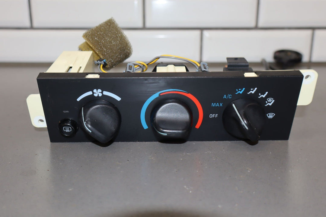 2000 - 2002 Chevy Camaro Manual Temperature Climate Control W/Rear Defrost