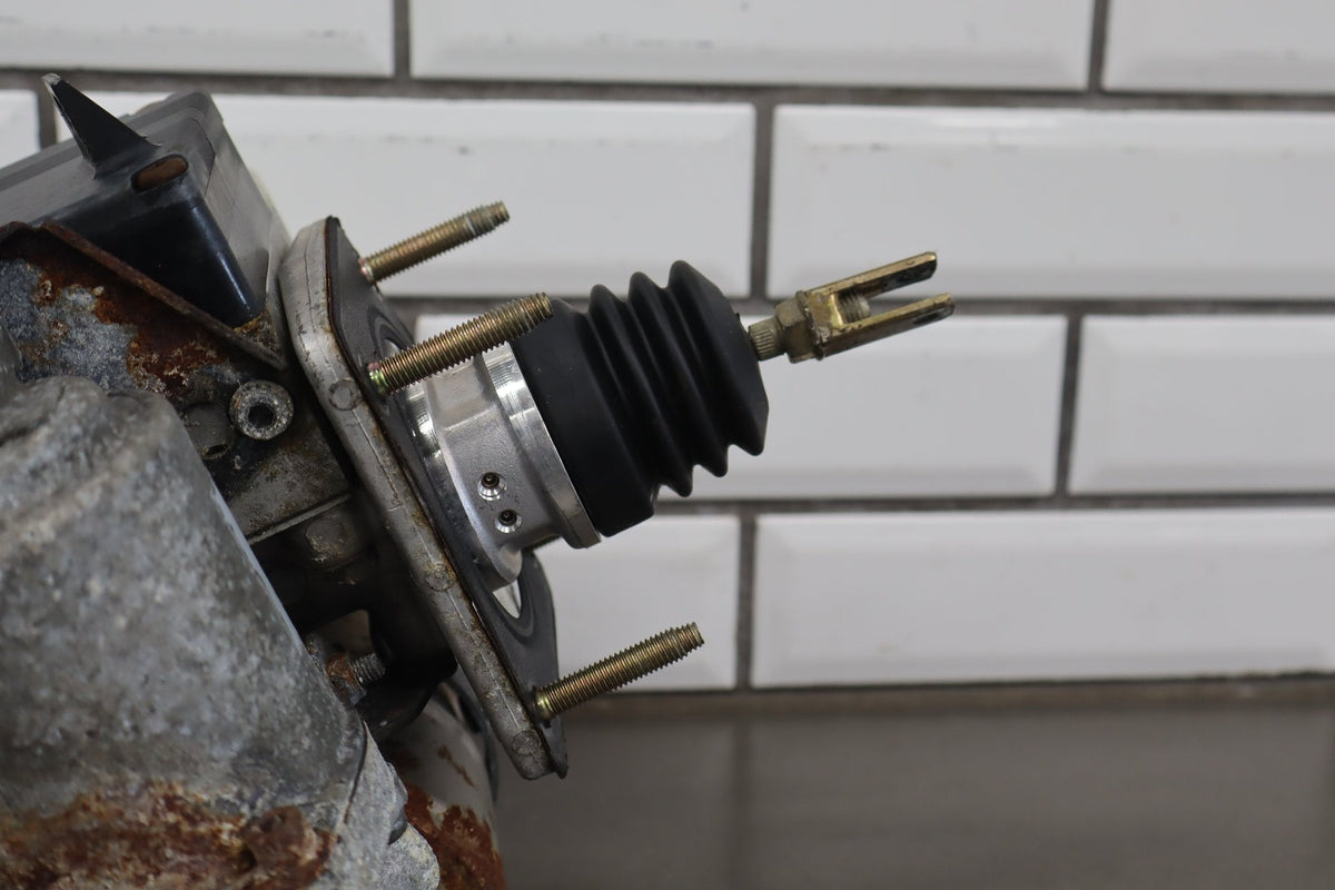 2000-2002 Lexus LX470 ABS Brake Unit 4705060042 For Parts