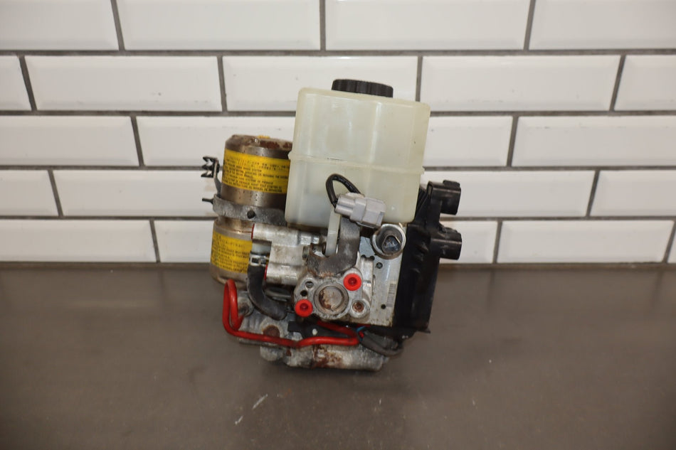2000-2002 Lexus LX470 ABS Brake Unit 4705060042 For Parts