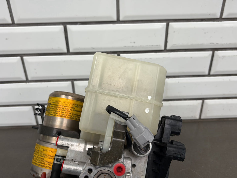 2000-2002 Lexus LX470 Toyota Land Cruiser ABS Brake Booster Pump 47050-60042