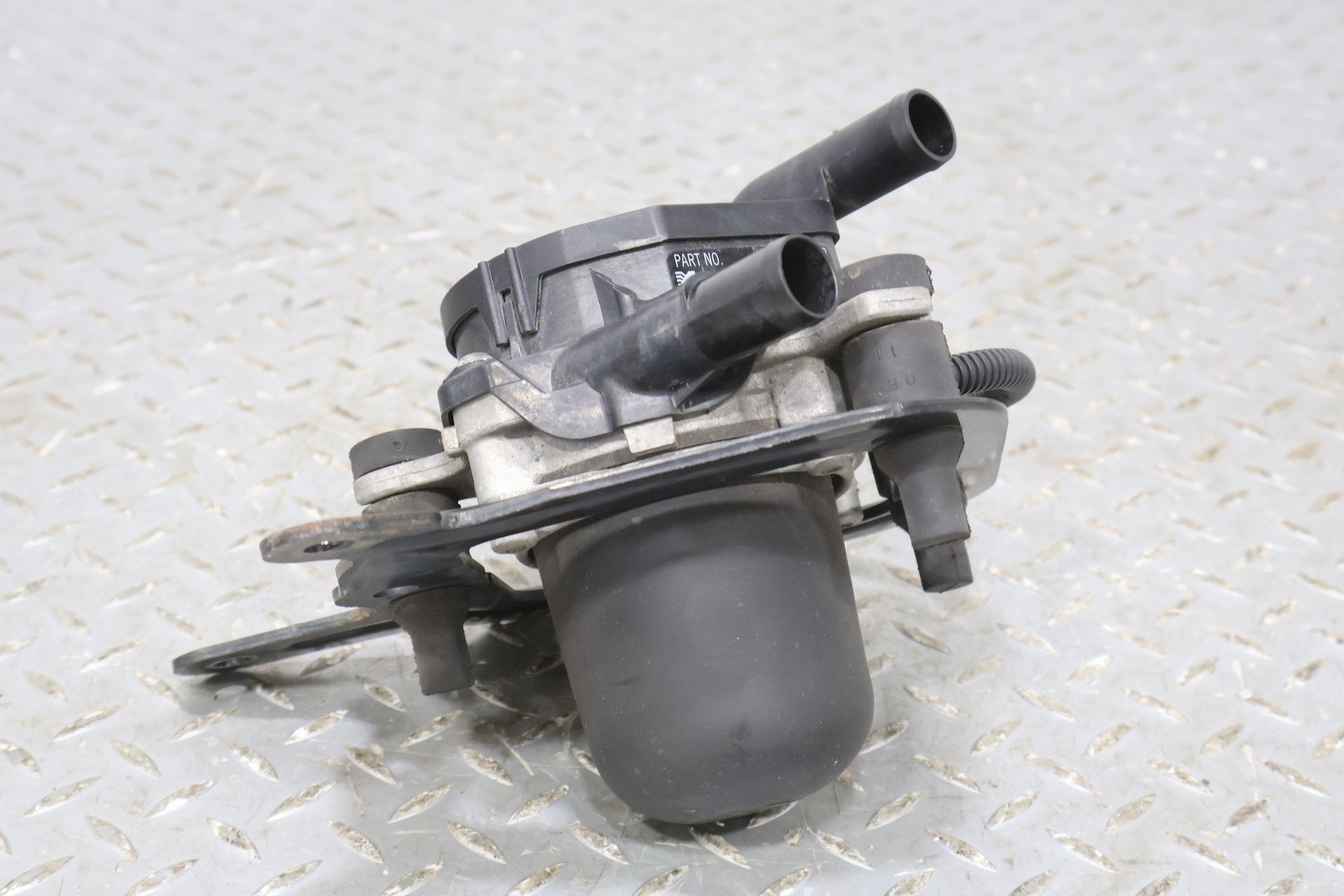 2000-2004 Chevrolet Corvette Air Pump 12568382