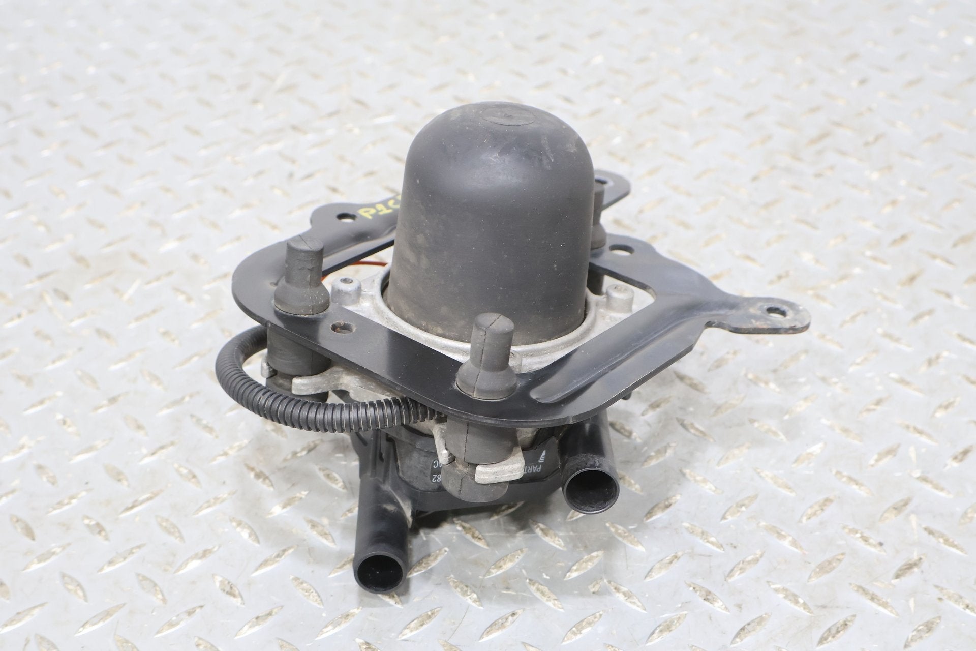 2000-2004 Chevrolet Corvette Air Pump 12568382