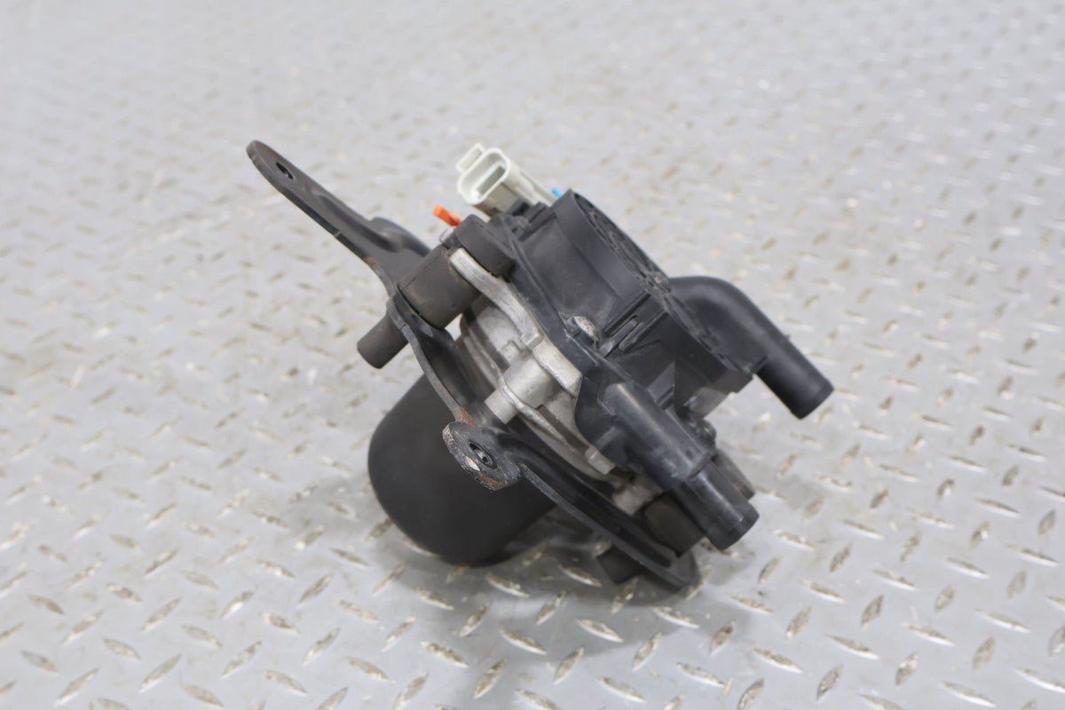2000-2004 Chevrolet Corvette Air Pump 12568382