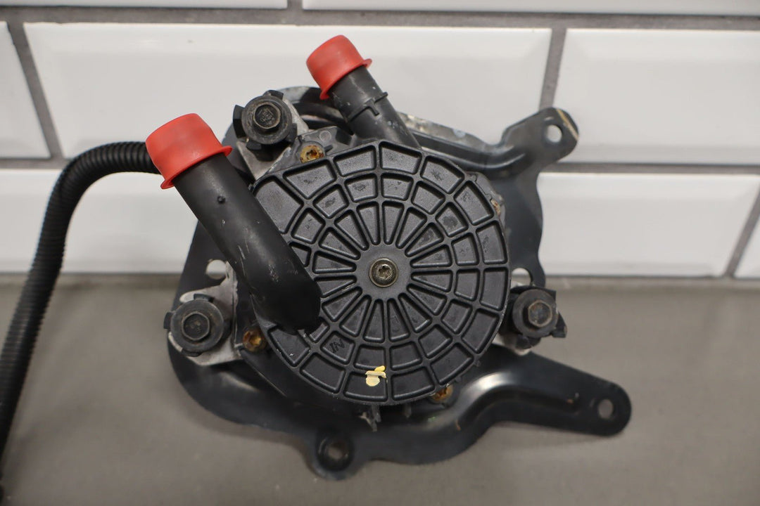 2000 - 2004 Chevy C5 Corvette Secondary Air Pump W/ Bracket (12568382) OEM