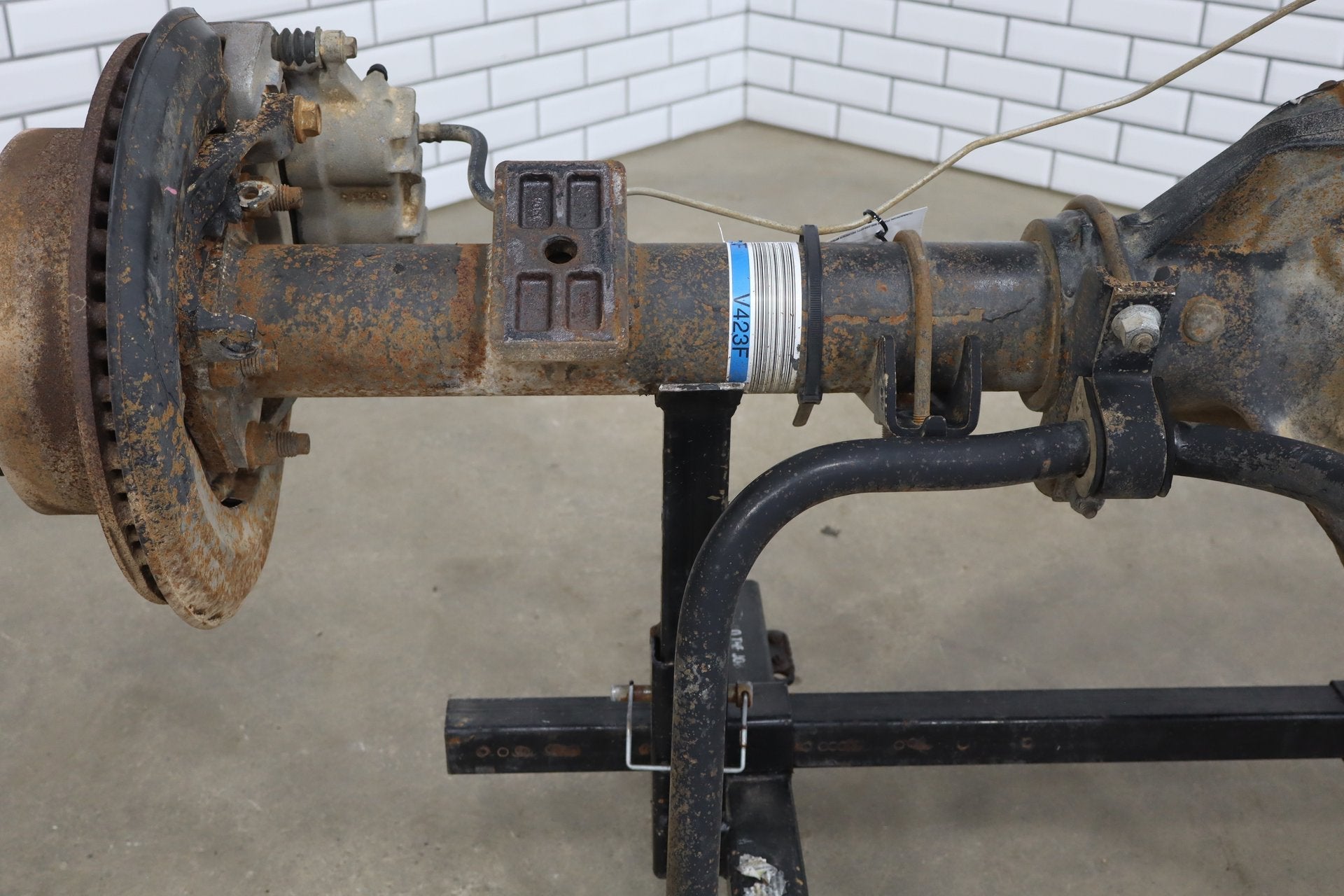 2000-2004 Ford F-250 Super Duty Sterling 10.5" 3.73 Ratio Rear Axle Assembly OEM