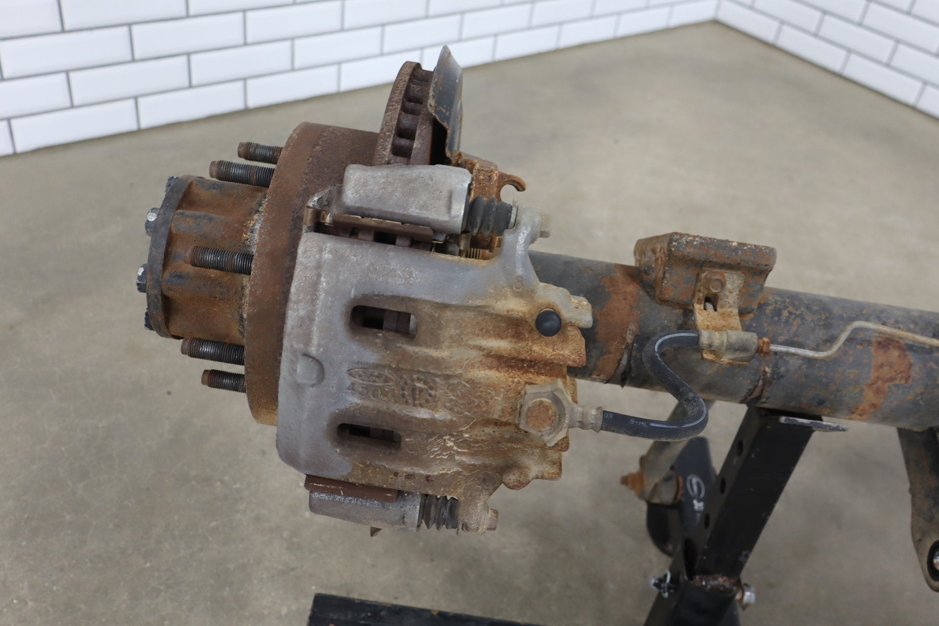2000-2004 Ford F-250 Super Duty Sterling 10.5" 3.73 Ratio Rear Axle Assembly OEM
