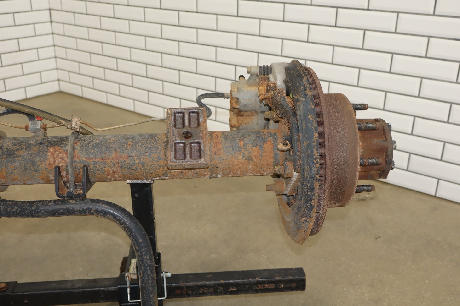 2000-2004 Ford F-250 Super Duty Sterling 10.5" 3.73 Ratio Rear Axle Assembly OEM