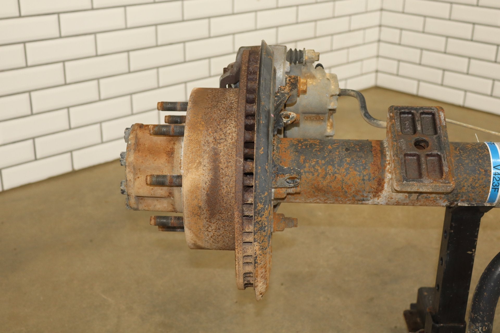 2000-2004 Ford F-250 Super Duty Sterling 10.5" 3.73 Ratio Rear Axle Assembly OEM