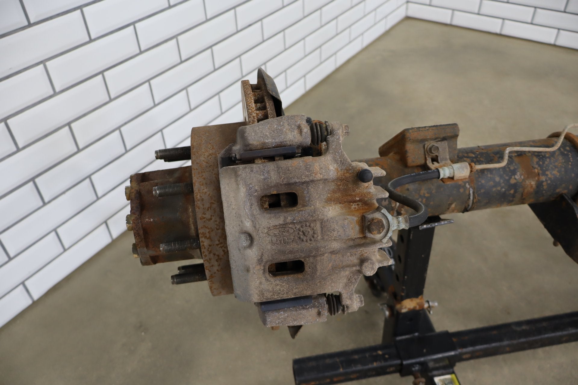 2000-2004 Ford F-250 Super Duty Sterling 10.5" 3.73 Ratio Rear Axle Assembly OEM
