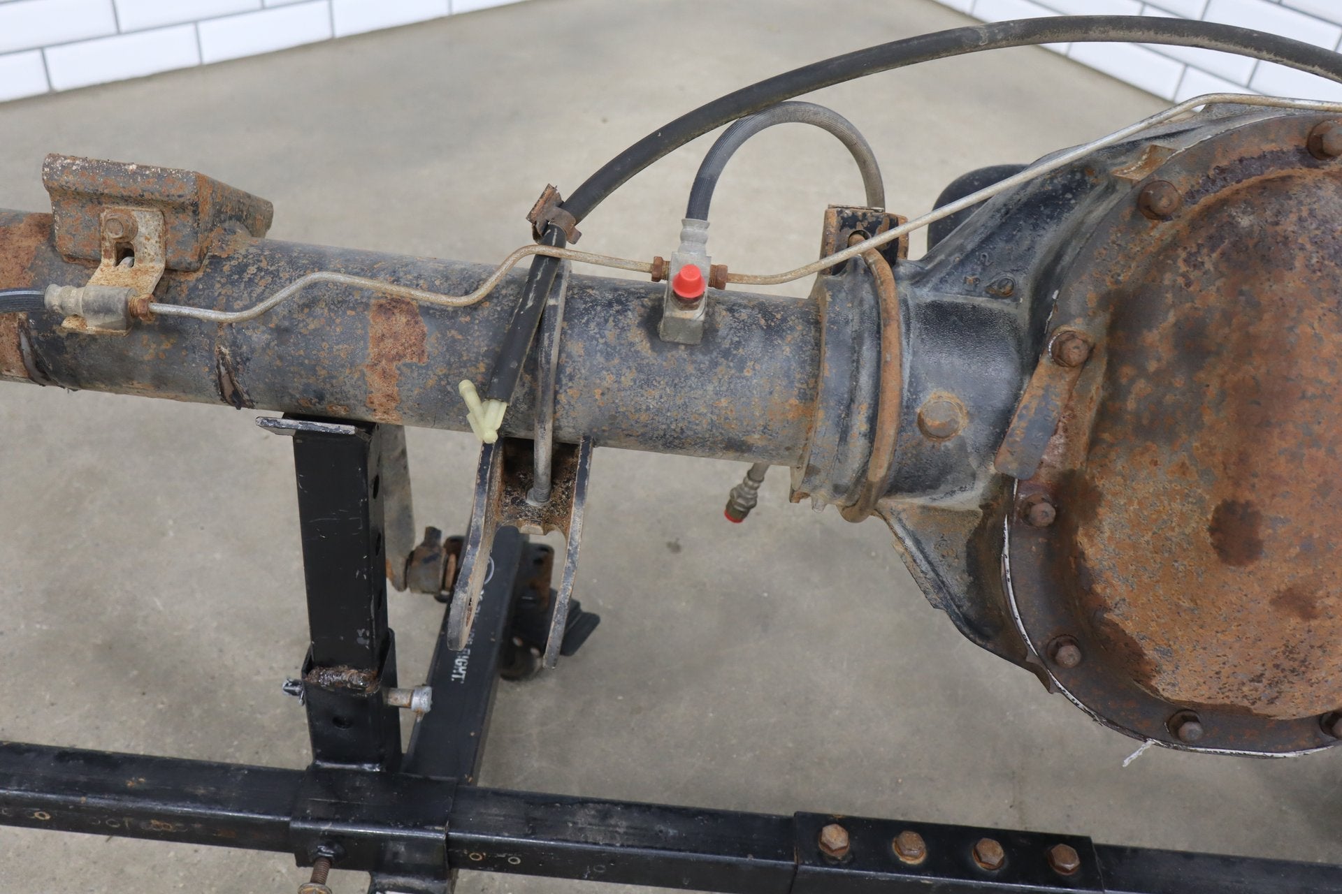 2000-2004 Ford F-250 Super Duty Sterling 10.5" 3.73 Ratio Rear Axle Assembly OEM