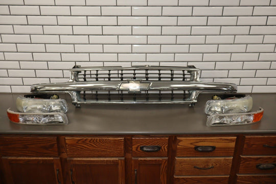 2000 - 2006 Chevrolet Tahoe Suburban Grille with Headlights OEM Guide