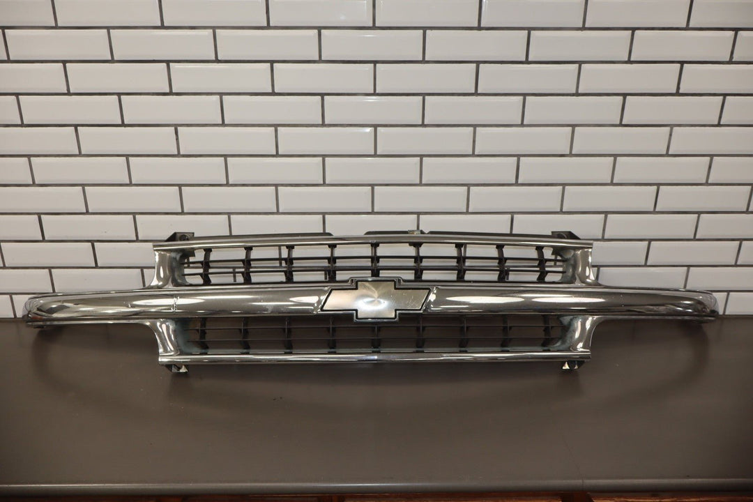 2000 - 2006 Chevrolet Tahoe Suburban Grille with Headlights OEM Guide