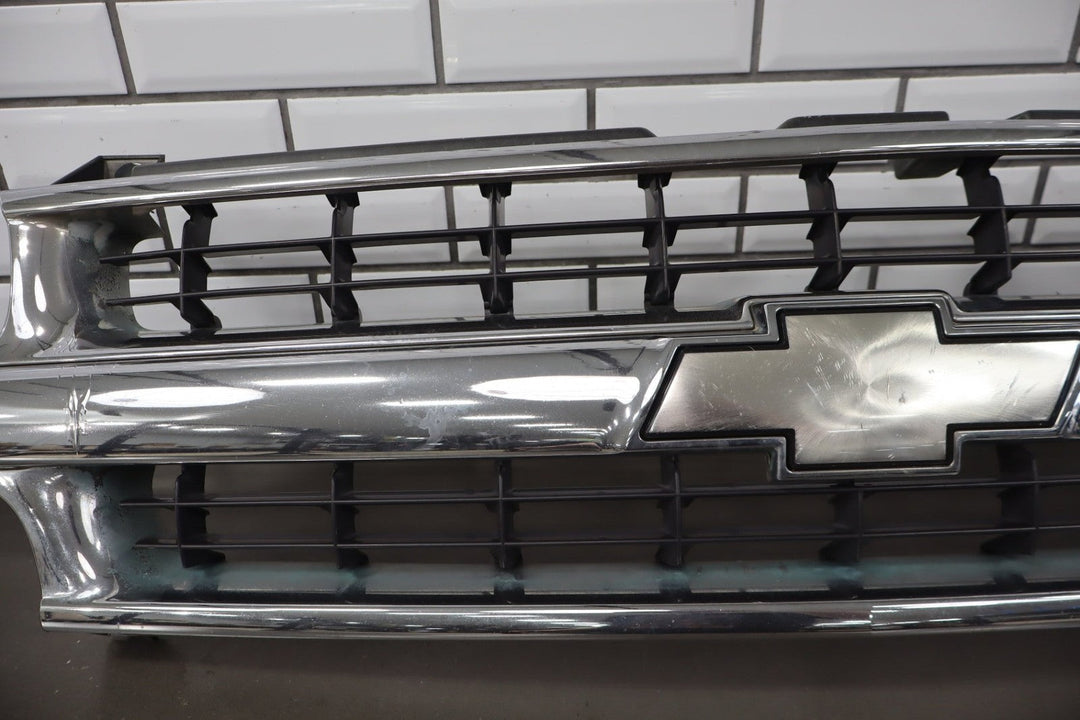 2000 - 2006 Chevrolet Tahoe Suburban Grille with Headlights OEM Guide