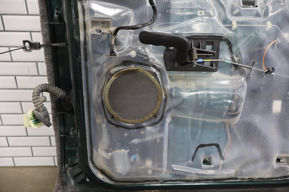 2000-2007 Chevrolet Silverado 2500 GMT800 - Right Rear Door PN: 89023022