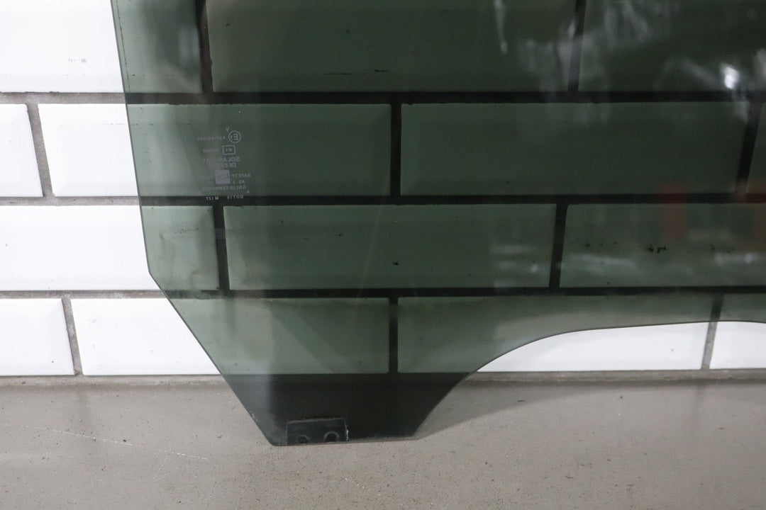 2000 - 2007 Chevrolet Silverado 2500 HD Right Rear Door Window 15181068 OEM