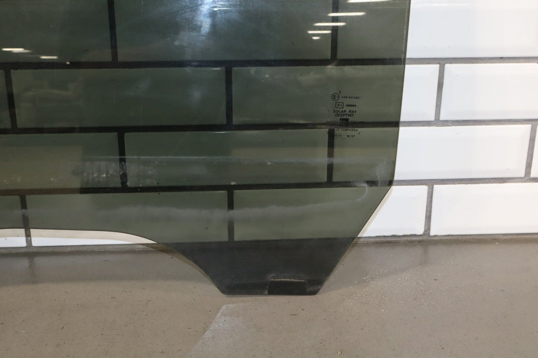 2000 - 2007 Chevrolet Silverado 2500 HD Right Rear Door Window 15181068 OEM