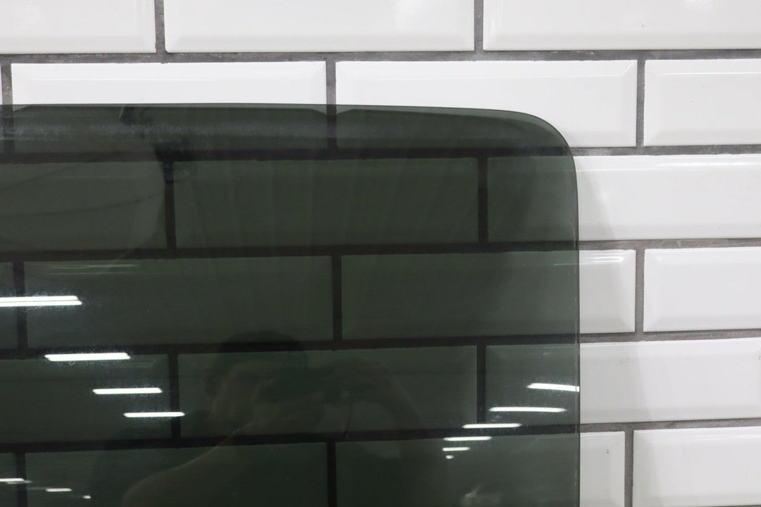 2000 - 2007 Chevrolet Silverado 2500 HD Right Rear Door Window 15181068 OEM