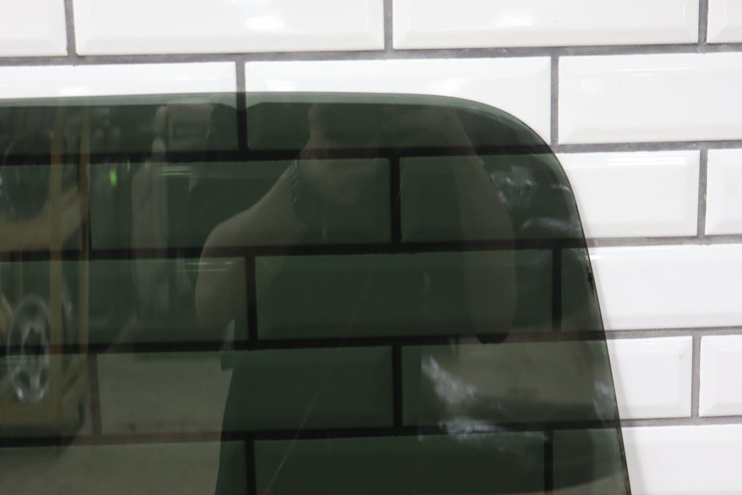 2000 - 2007 Chevrolet Silverado 2500 HD Right Rear Door Window 15181068 OEM