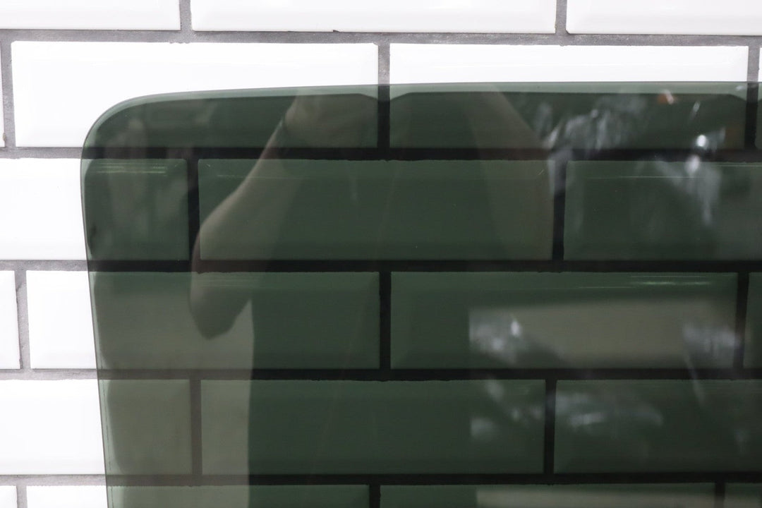 2000 - 2007 Chevrolet Silverado 2500 HD Right Rear Door Window 15181068 OEM