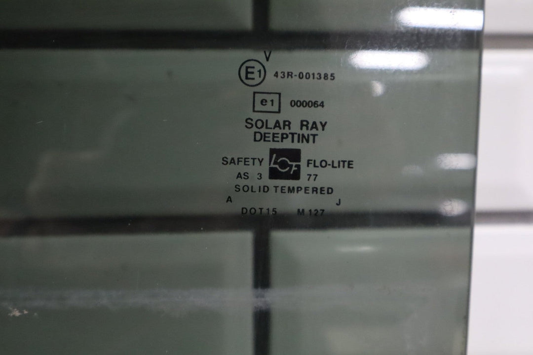 2000 - 2007 Chevrolet Silverado 2500 HD Right Rear Door Window 15181068 OEM