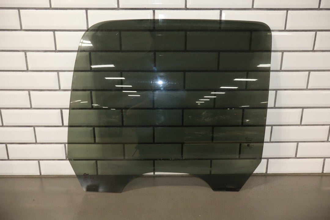 2000 - 2007 Chevrolet Silverado 2500 HD Right Rear Door Window 15181068 OEM