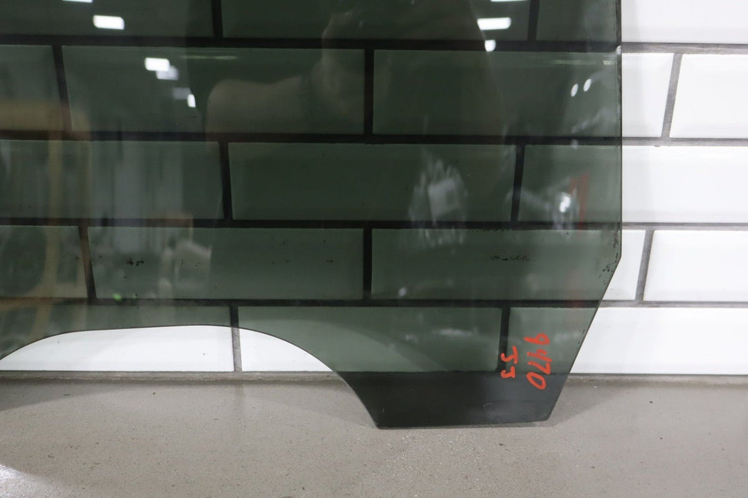 2000 - 2007 Chevrolet Silverado 2500 HD Right Rear Door Window 15181068 OEM