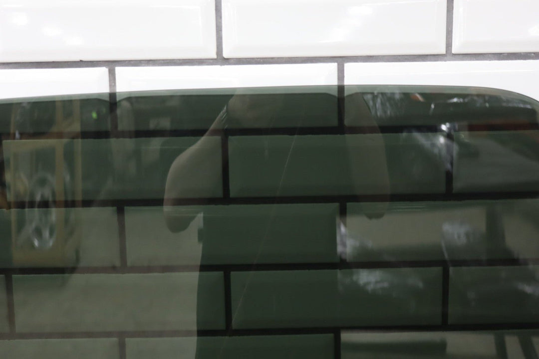 2000 - 2007 Chevrolet Silverado 2500 HD Right Rear Door Window 15181068 OEM