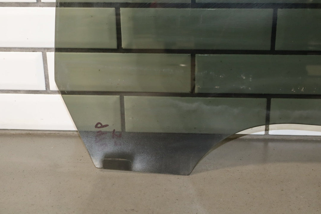 2000 - 2007 Chevrolet Silverado 2500 HD Right Rear Door Window 15181068 OEM