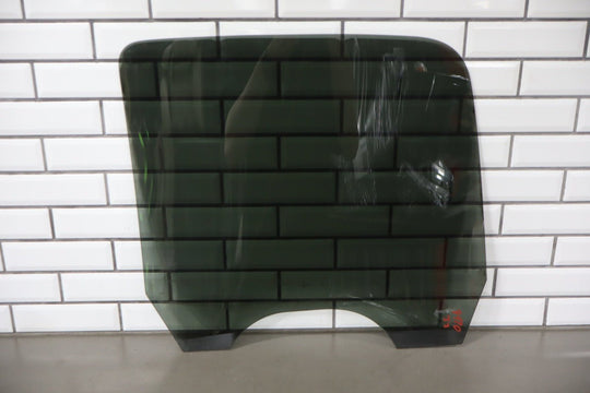 2000 - 2007 Chevrolet Silverado 2500 HD Right Rear Door Window 15181068 OEM