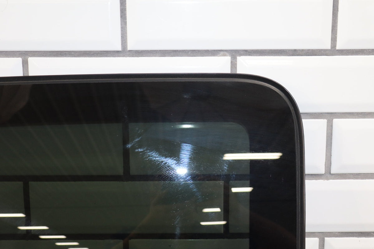 2000-2007 Chevrolet Silverado Right Rear Door Window 15181068 OEM