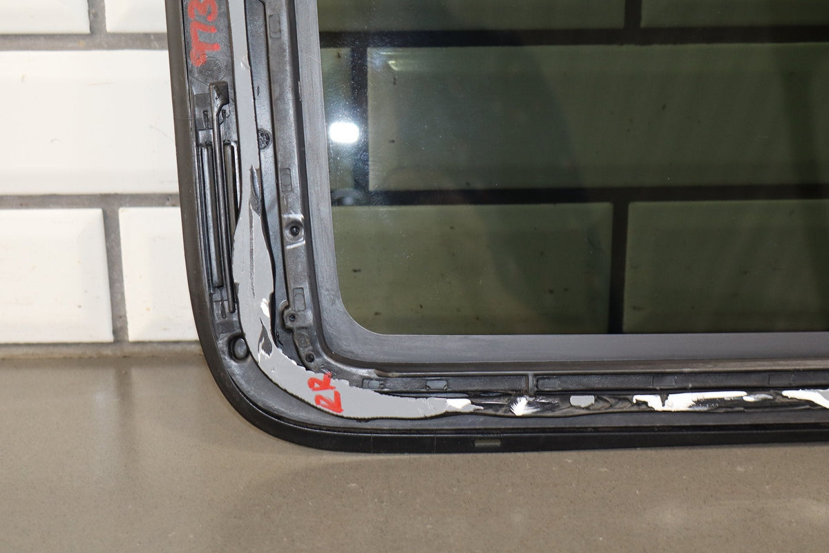 2000-2007 Chevrolet Silverado Right Rear Door Window 15181068 OEM