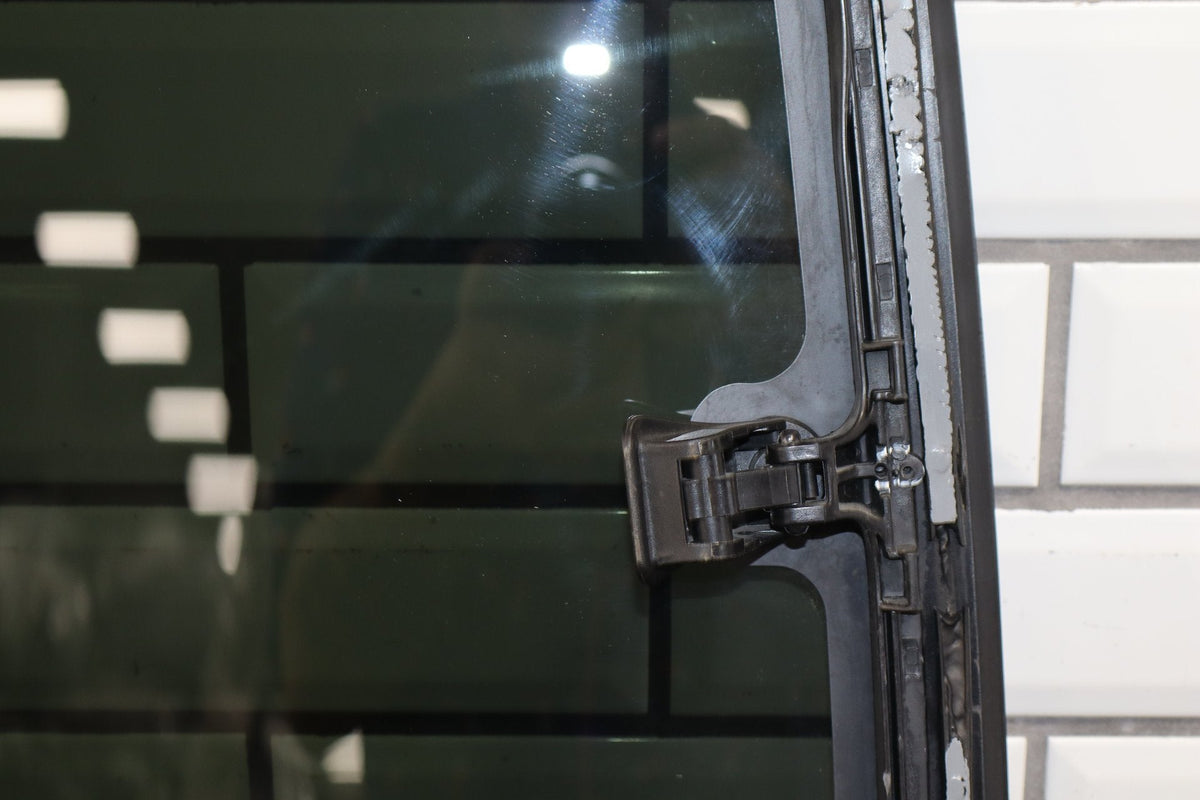 2000-2007 Chevrolet Silverado Right Rear Door Window 15181068 OEM