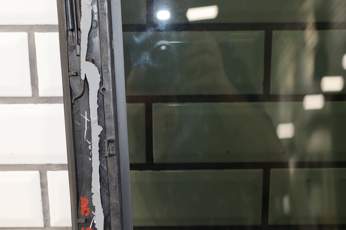 2000-2007 Chevrolet Silverado Right Rear Door Window 15181068 OEM