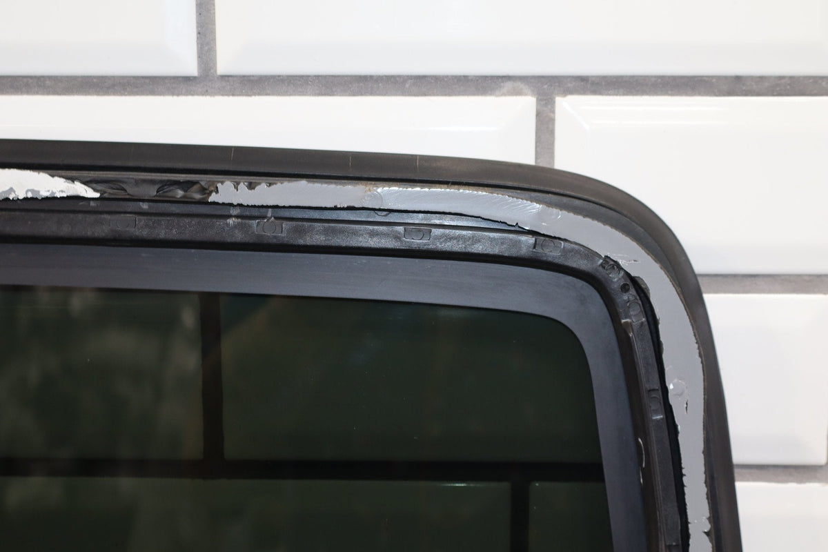 2000-2007 Chevrolet Silverado Right Rear Door Window 15181068 OEM