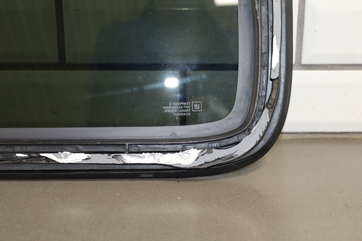 2000-2007 Chevrolet Silverado Right Rear Door Window 15181068 OEM