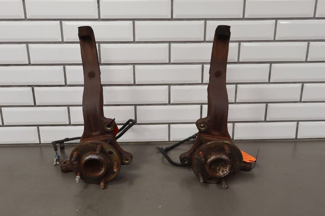 2000 Chevrolet Camaro Left Front Spindle 18060620 OEM