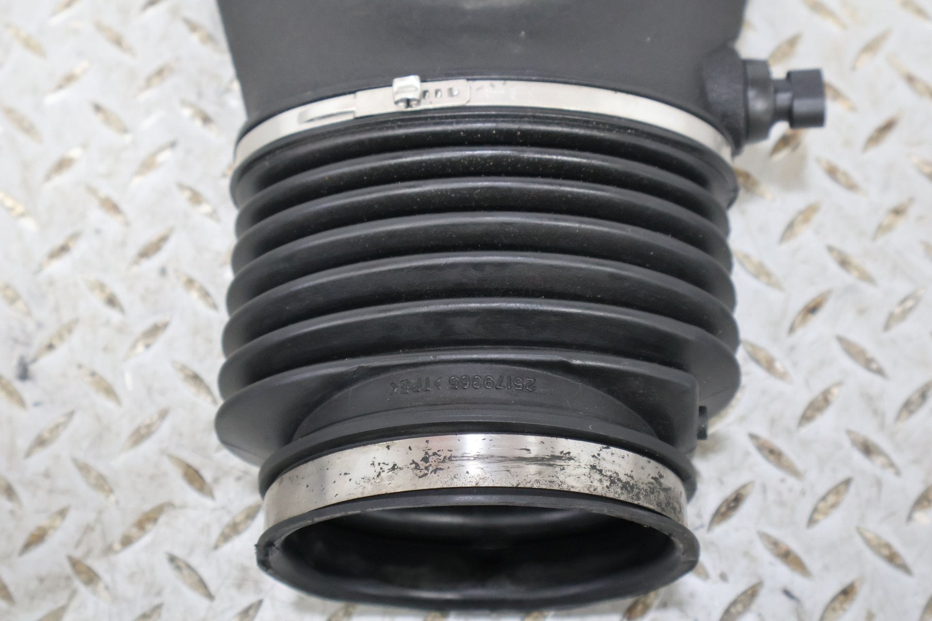 2000 Chevrolet Corvette Air Cleaner OEM