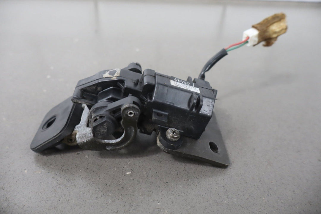 2000 Lexus LX470 Left & Right Rear Quarter Window Latches OEM
