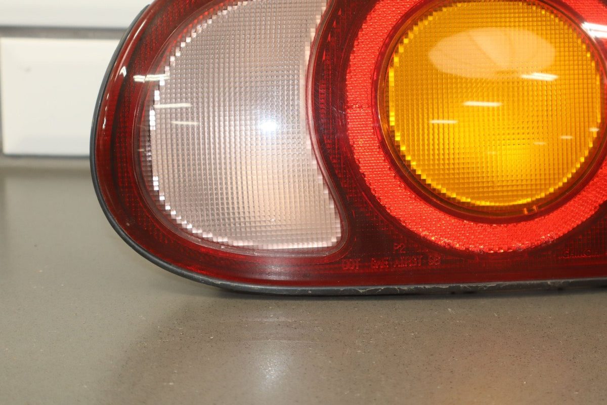 2000 Mazda MX-5 Miata Right Tail Light Genuine 60279