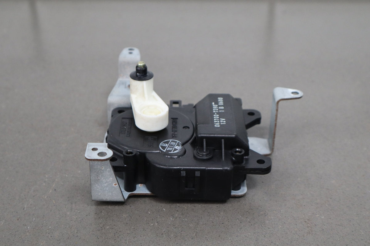 2000 Toyota Land Cruiser LX470 Heater Control Valve 0637007390 OEM