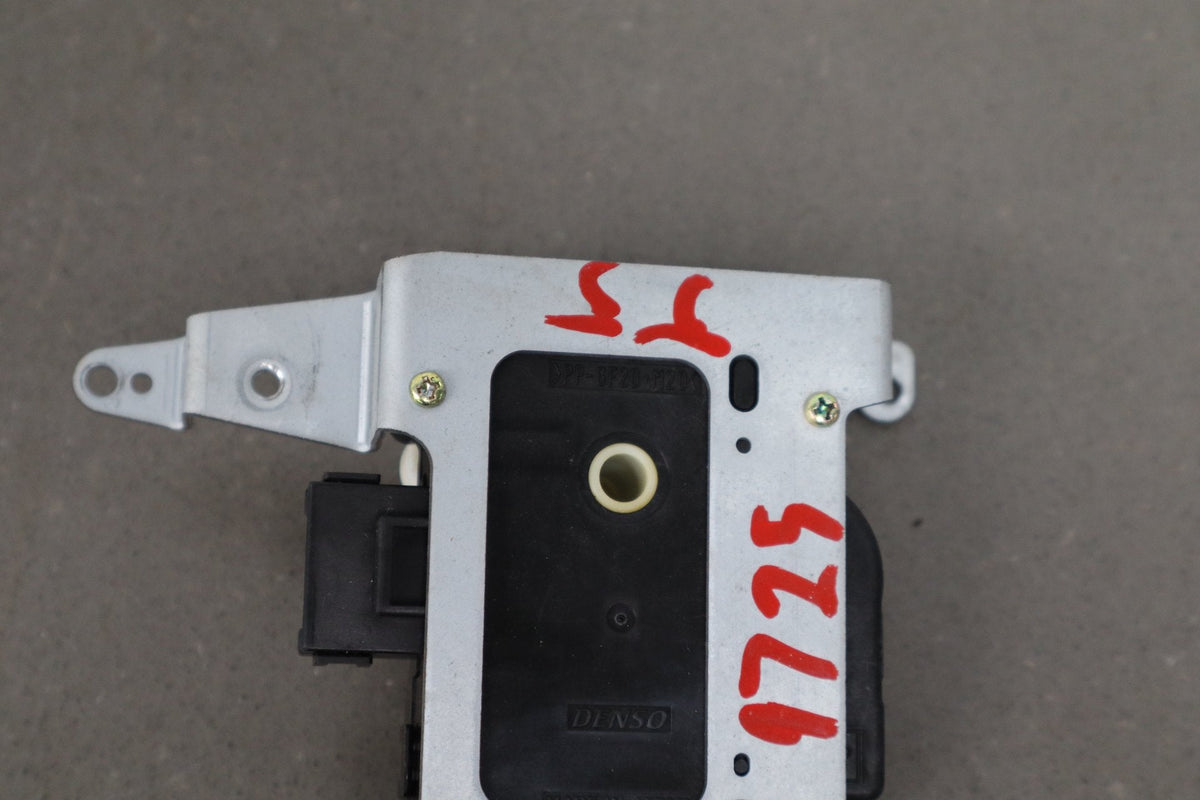 2000 Toyota Land Cruiser LX470 Heater Control Valve 0637007390 OEM