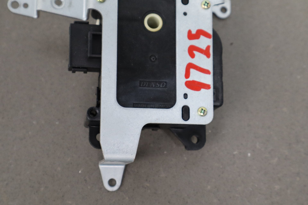2000 Toyota Land Cruiser LX470 Heater Control Valve 0637007390 OEM