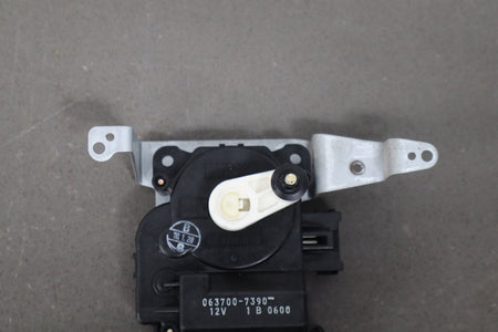 2000 Toyota Land Cruiser LX470 Heater Control Valve 0637007390 OEM