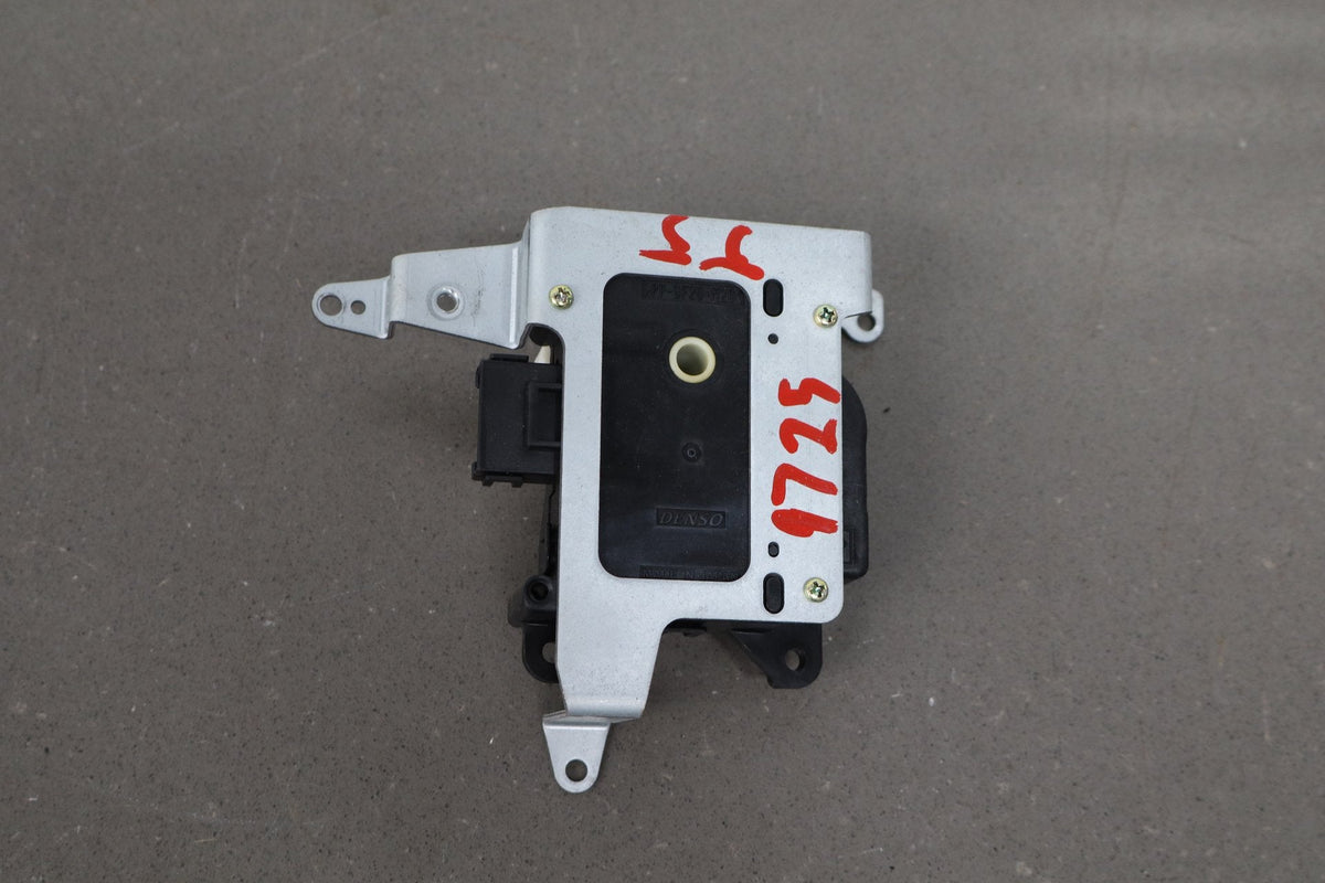 2000 Toyota Land Cruiser LX470 Heater Control Valve 0637007390 OEM