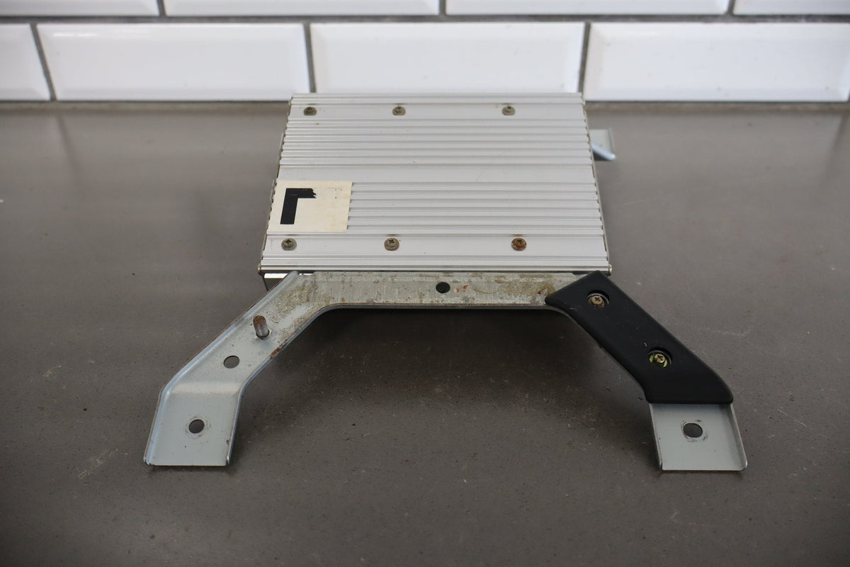 2000 Toyota Land Cruiser Radio Amplifier 86280-60210