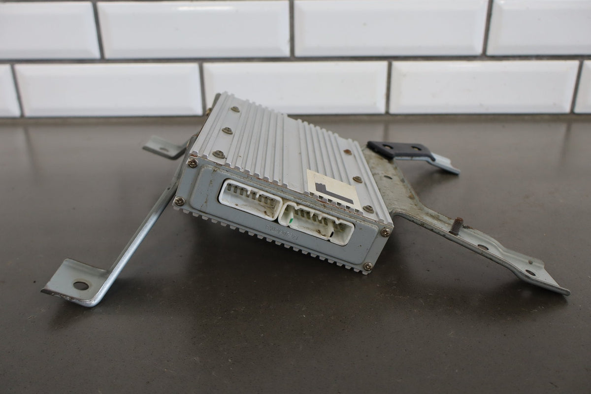 2000 Toyota Land Cruiser Radio Amplifier 86280-60210