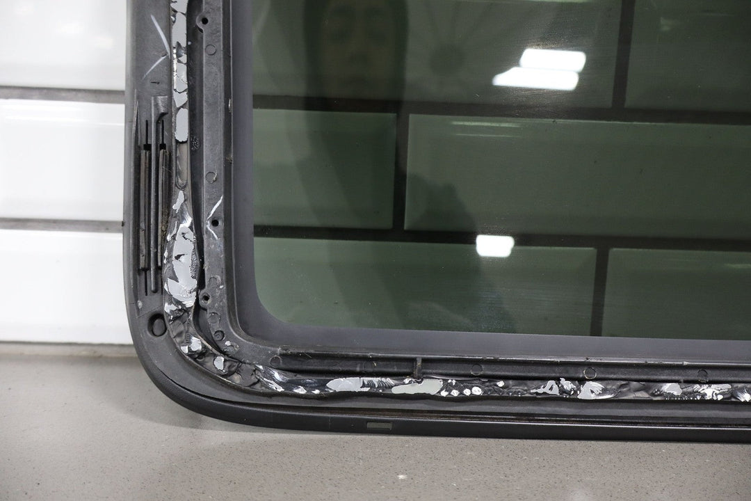 2001 - 2002 Chevrolet Silverado 2500 HD Extended Cab Right Rear Door Window OEM