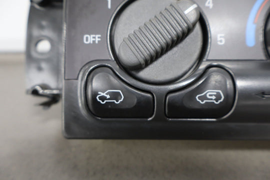2001 - 2002 Chevrolet Silverado 2500 HD Manual Climate HVAC Controls 15054697 OEM
